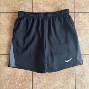 Nike Men’s Black Shorts with Pockets Size Large